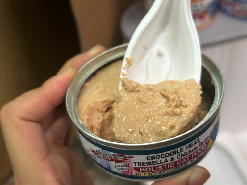 女人知己試用大隊,口碑行銷,部落客行銷,PURRFACT 波菲特貓用主食罐,主食罐,PURRFACT波菲特,貓主食罐,貓罐,PURRFACT波菲特貓用主食罐,魚肉蔓越莓主食罐,鮮嫩雞主食罐,鹿肉雞肉主食罐,牛肉鵪鶉貓主食罐,干貝蠶蛹配方,鱷魚肉白木耳配方,雞肉魚肉配方,安心鶉配方,評價,體驗,適口性佳,心得,成貓適用,高齡貓適用,質地是慕絲狀